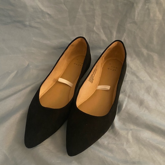 Black pointed flats - Picture 1 of 3